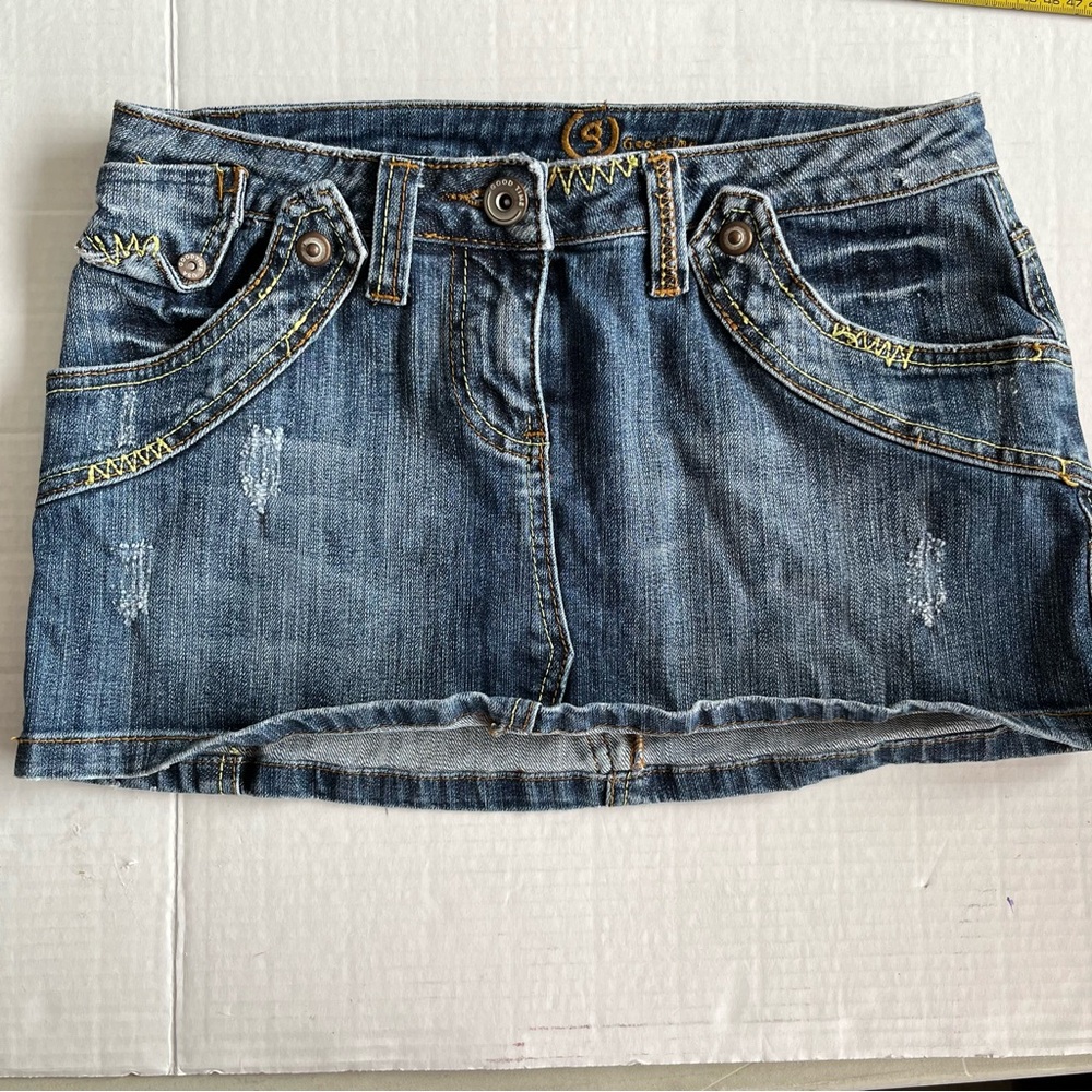 Good Time Womans Medium Wash Distressed Stretch Skirt Size 7